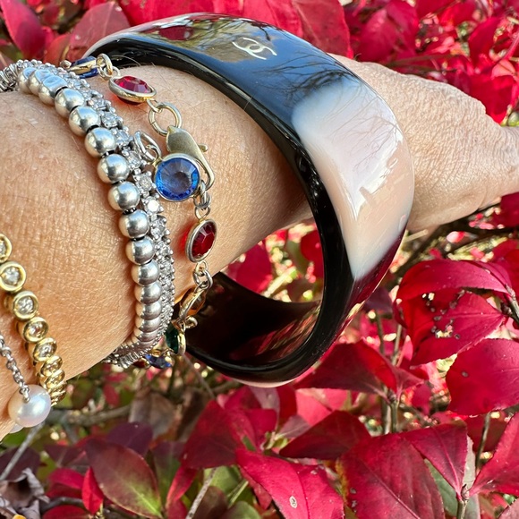 💕Chanel CC logo Resin Bangle black and pink - Picture 4 of 12